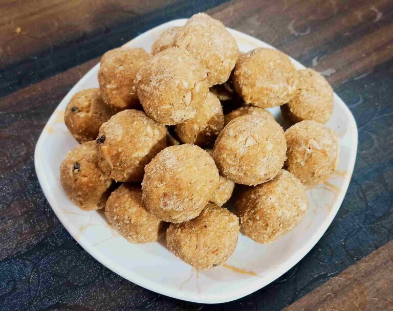 गोंद के लड्डू (Gond Ke Laddoo)