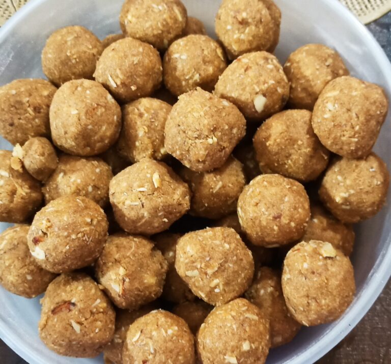 गोंद के लड्डू (Gond Ke Laddoo)