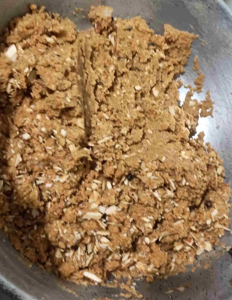 गोंद के लड्डू (Gond Ke Laddoo)