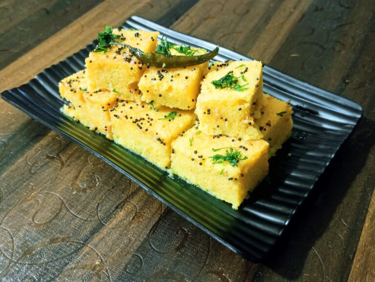 खमण ढोकला रेसिपी (Khaman Dhokla Recipe)