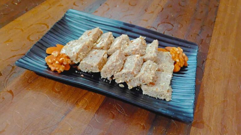 नारियल और ड्राईफ्रूट बर्फी रेसिपी (Coconut And Dryfruit Barfi Recipe)